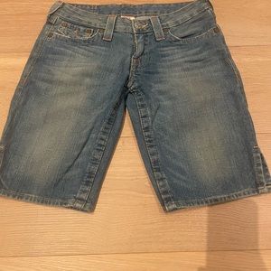 Bermuda style TRUE RELIGION Jean denim shorts. Size 27 low rise